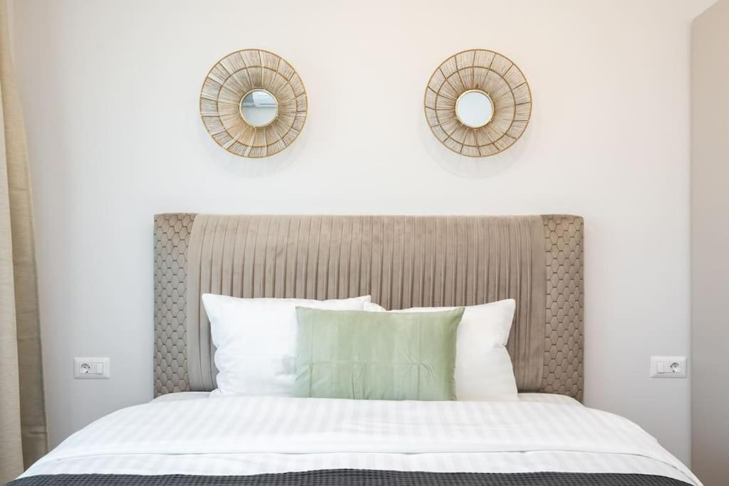 Sunny 2Br Flat - Top Location - Stunning Views บูคาเรสต์ ภายนอก รูปภาพ