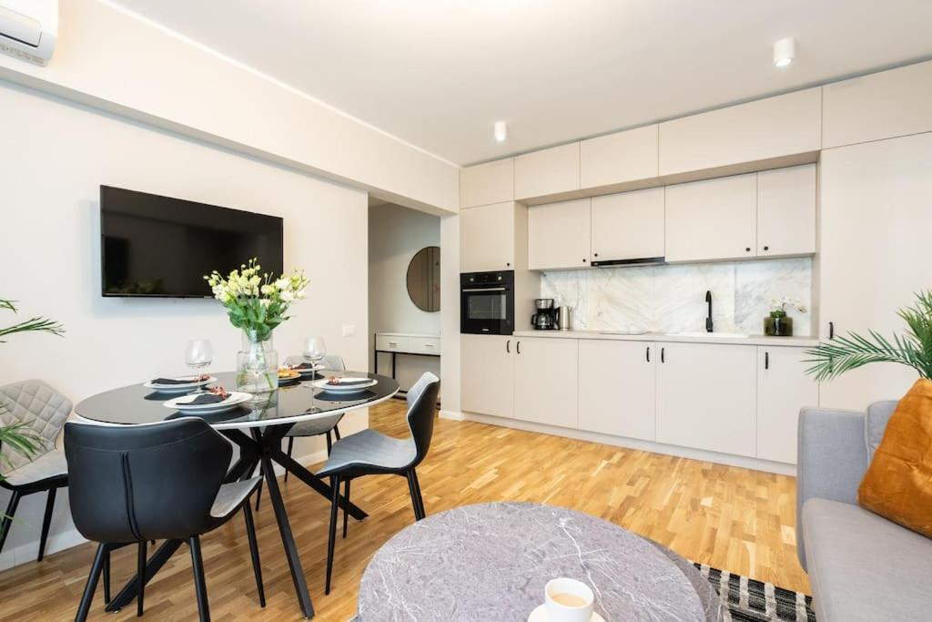 Sunny 2Br Flat - Top Location - Stunning Views บูคาเรสต์ ภายนอก รูปภาพ
